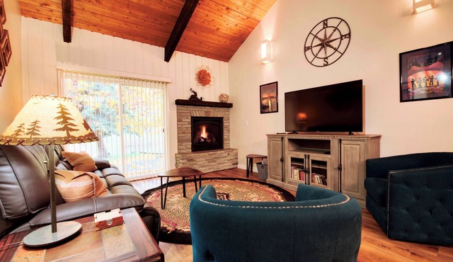 Clean Sandpoint condo 10 min from Schweitzer base in quiet lakefront community