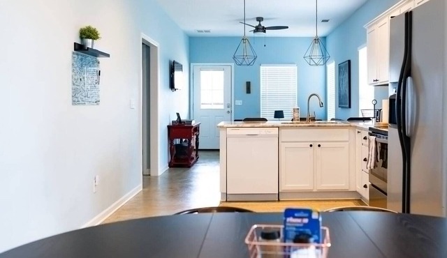 Clean & Serene House + Studio - Easy On/off I-40