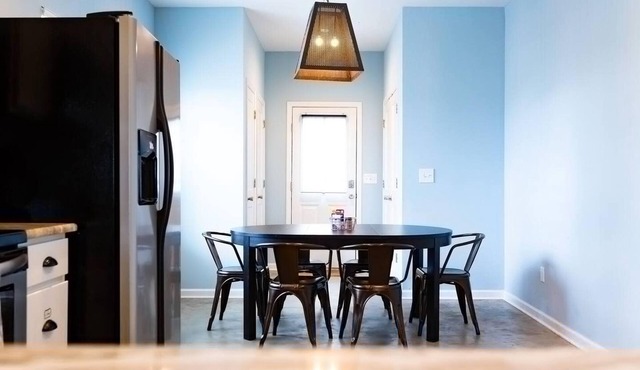 Clean & Serene House + Studio - Easy On/off I-40