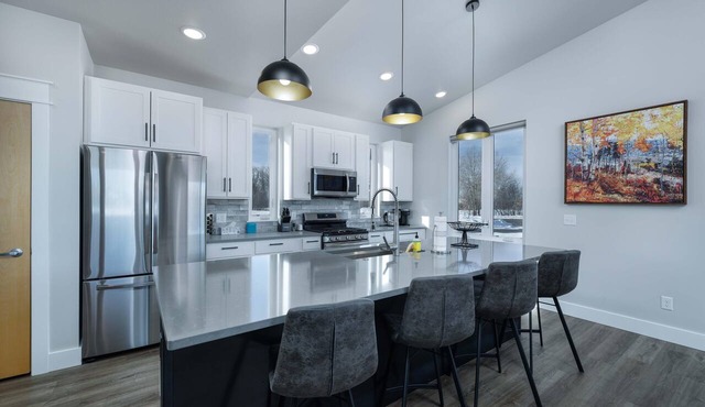 Close to Downtown Bozeman & Big Sky w/Easy Trail Access - Sunrise Retreat