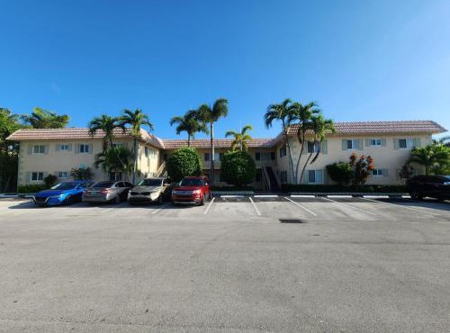 Coco Palms Apartments By Lowkl in Lighthouse Point