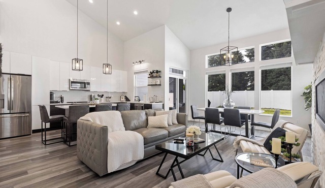 Coeur d'Alene Townhome Modern New Downtown Shops Beach