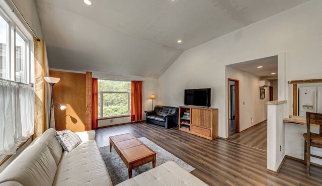 Combined Main House + Studio in Oak Harbor!