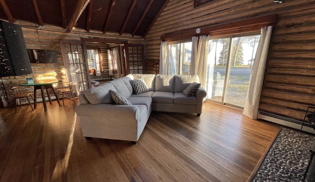 Come relax at this peaceful, rustic cabin on the shores of Lake Huron.