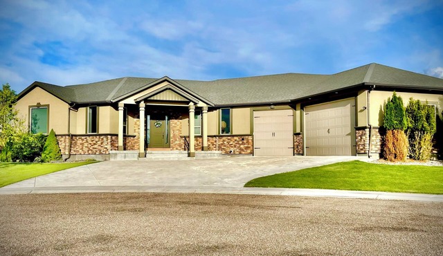 Come relax in our spacious home with spectacular views!
