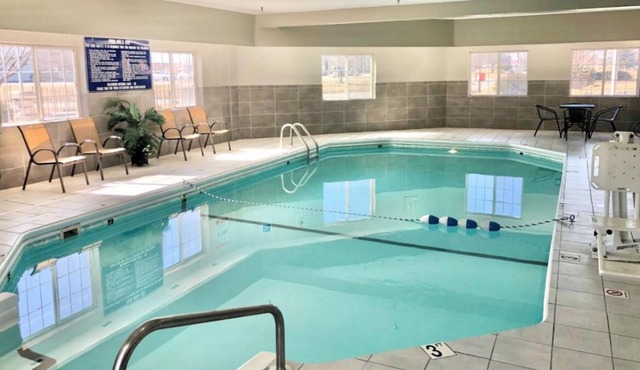 Comfort and Convenience! Pool, Free Parking, Near Union Pacific Museum