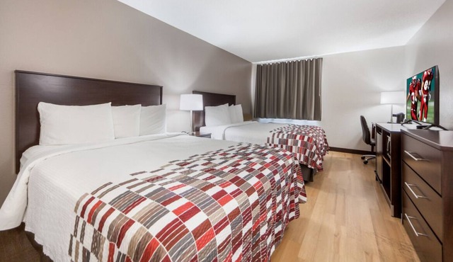 Comfort and Convenience! 3 Pet-Friendly Units, Free Breakfast and Free Parking!