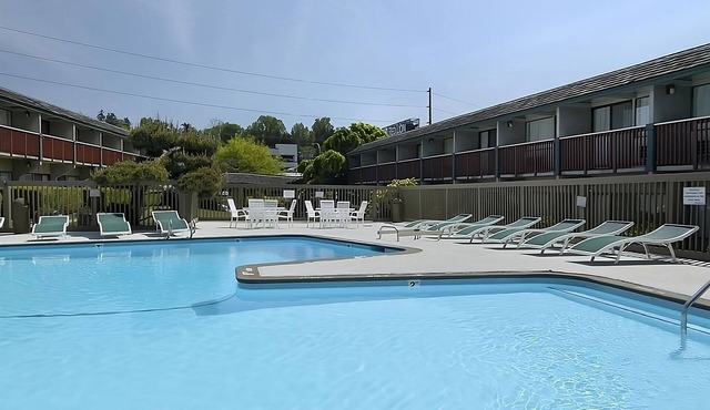 Comfort and Convenience at Red Lion Hotel Bellevue! Pool, Pet-Friendly