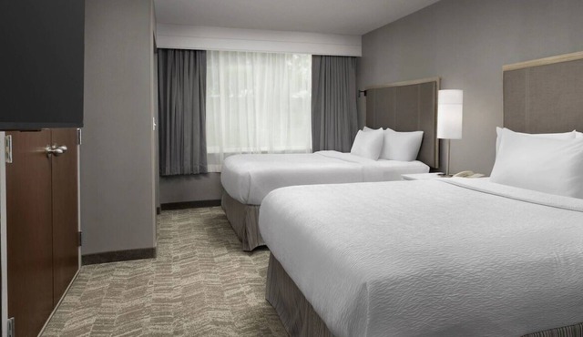 Comfort and Convenience! 3 Relaxing Units, Pool, Free Breakfast, Pets Allowed