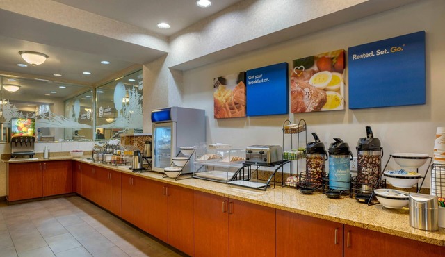Comfort Inn & Suites Salem Northeast