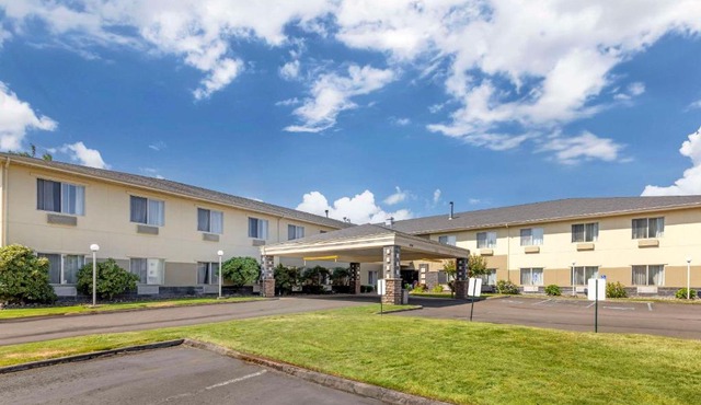 Comfort Suites Near Vancouver Mall