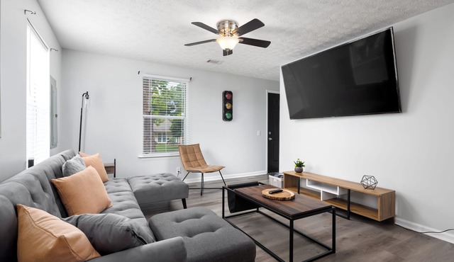Comfortable 2 Bedroom Ft Moore Retreat that's less than 5 min from Starbucks
