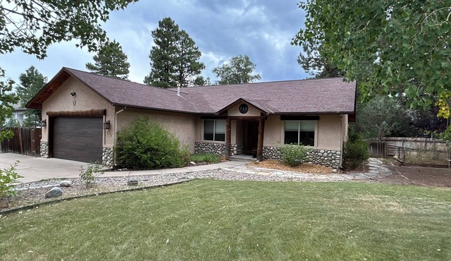 Comfortable and spacious 3 bedroom home near Durango ideal for families & groups in Durango