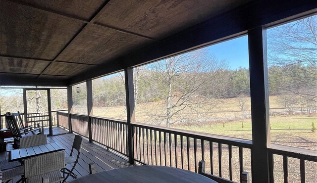 Comfortable mountain getaway with easy access