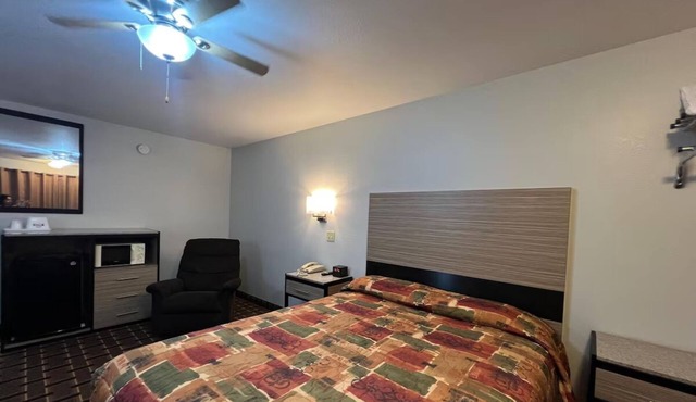 Comfortable Stay w/Free Parking – Minutes from Nebraska City Sights