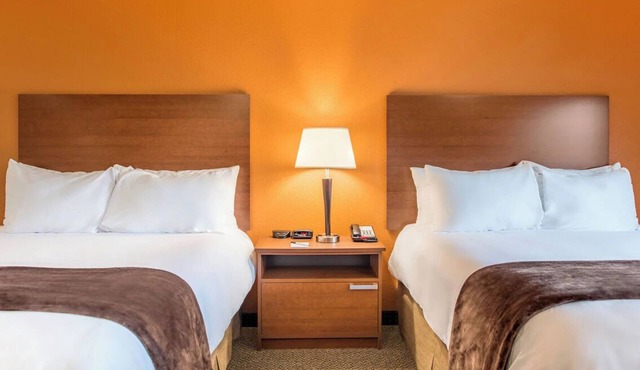 Comfortable Unit w/In-Room Kitchen Near Scheels Arena