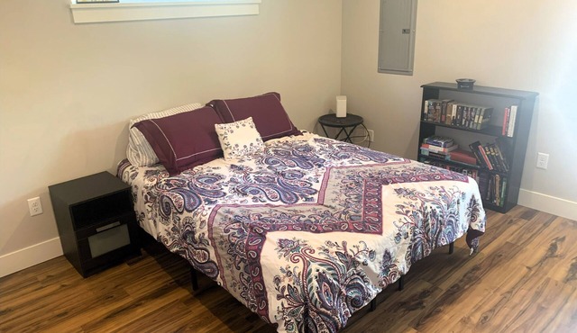 Comfy 2b/1ba minutes from Eugene! Pets Welcome.