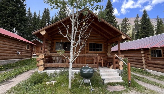 Comfy cabin is situated on the Silver Gate property which overlooks 10,000ft tall mountain peaks surrounding the town.