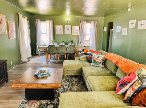 Condo 2BD2BAGrillLaundry-8PP-Pet Friendly