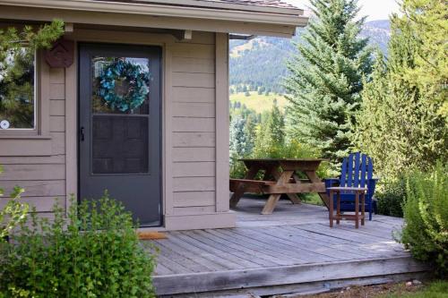Condo Adjacent Nordic Ski, Fireplace & Indoor Pool