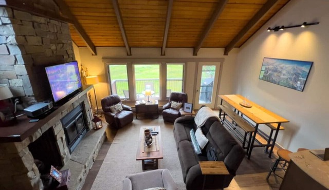 Condo adjacent Nordic Ski w/Scenic Balcony, Sauna.