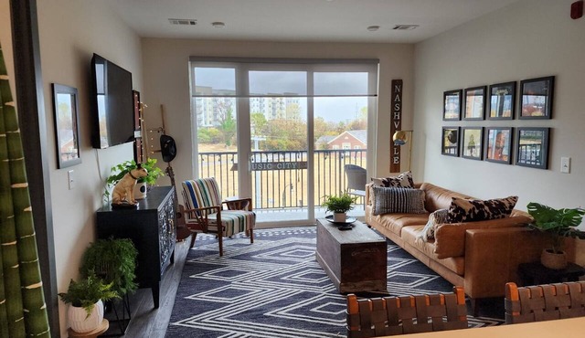 Condo minutes from Broadway