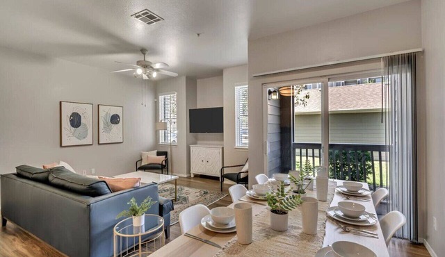 Convenient 1st Floor 2BR with Pool, Hot Tub, and Extra Bed, Near Hill AFB