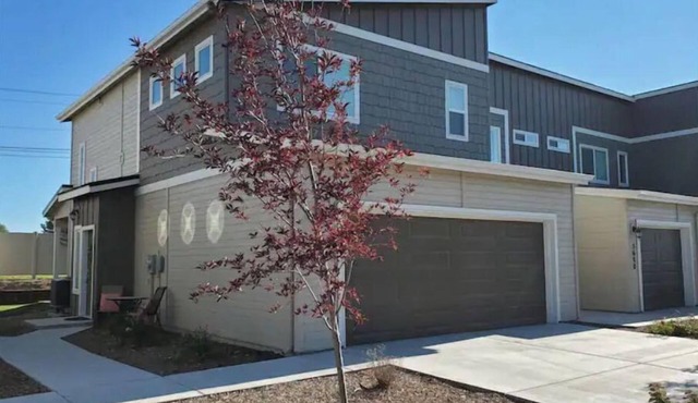 Convenient 3-Bedroom Townhome with Full Garage