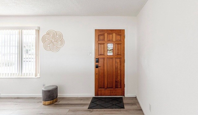 convenient spacious house hot tub 4 kings sleeps 18