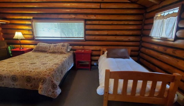 Convenient Stay! Heated Pool, Free Parking Onsite, Near Gardiner Downtown!