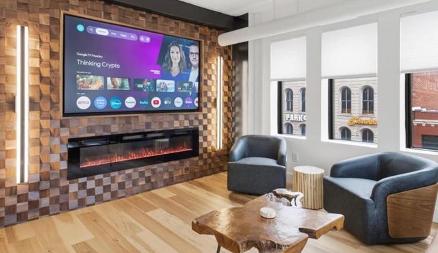Corner Flat off Meridian - Walk Anywhere Downtown