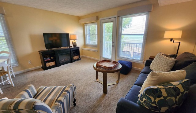 Corner unit, Bayfront, Private Balcony - North Shore Inn Unit 201