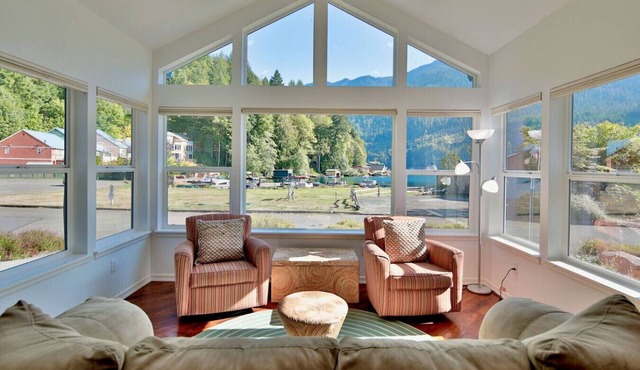 Cornerstone Haven – A Family Lakeside Escape