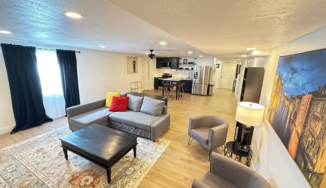 Cozy 1 bdrm & full sofa bed bsmnt apt. Many amenities! Enjoyable Suncrest Draper