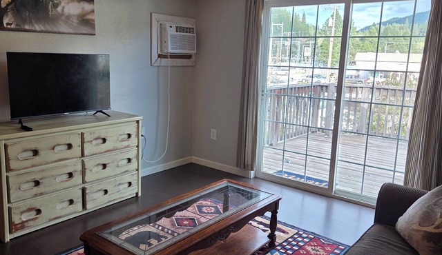 Cozy 1-bedroom apartment in charming Pinehurst with room for a camping trailer