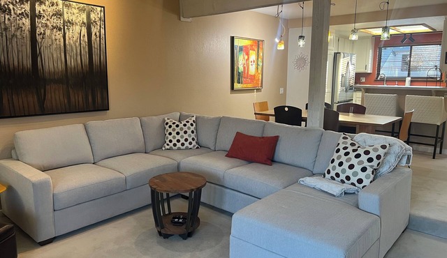 Cozy 2 bd/2 ba Condo w/dual decks minutes from town & slopes!