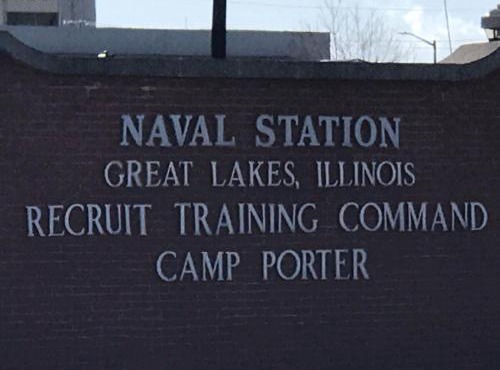 Cozy 2 bed Apt 2 train stops to the Naval Base