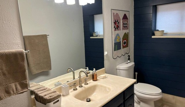 Cozy 2-bed daylight basement apartment in charming Spanish Fork with WiFi, AC