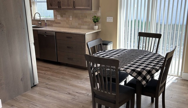 Cozy 2-bedroom, 1 bath retreat with all the extras! Fully fenced, pet friendly!