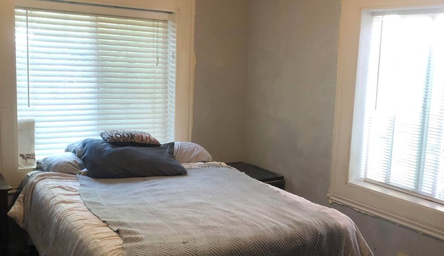 Cozy 2-bedroom house in charming Ashton with WiFi