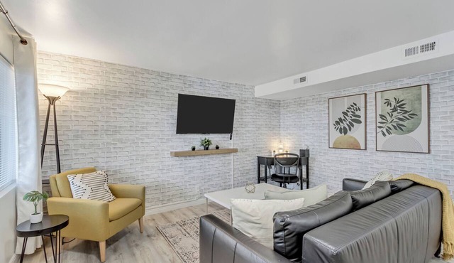 Cozy 2BR/1BA Downtown SLC stay with fast Wi-Fi & great location