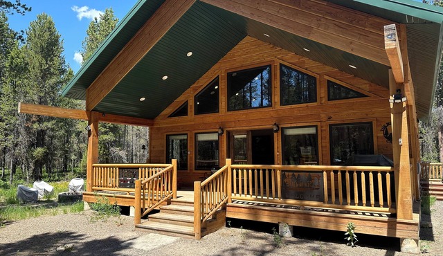 Cozy 3-bedroom cabin with WiFi in soothing Island Park