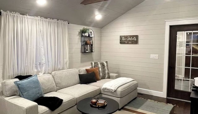 Cozy 3-bedroom house with exquisite attention to detail!