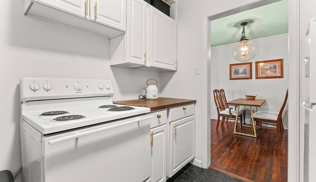 Cozy and Quiet East Memphis Duplex