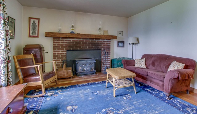 Cozy and Warm Lakefront Home with Great Views, Large Deck, Free WiFi, and Dock
