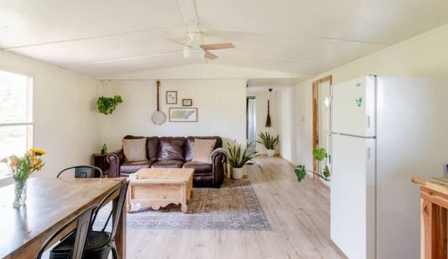Cozy basecamp minutes from waterfalls, hiking and climbing