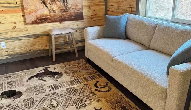 Cozy cabin in charming Niarada with AC, WiFi