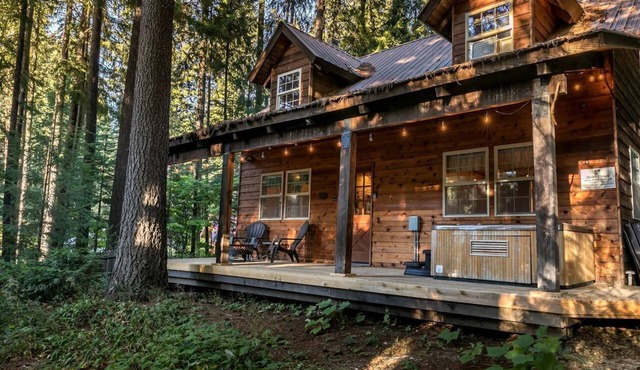 Cozy Cabin Nestled in the Foothills of the Majestic Cascade Mountains with Hot-Tub by Lake Wenatchee For an Outdoor Escape, Washington