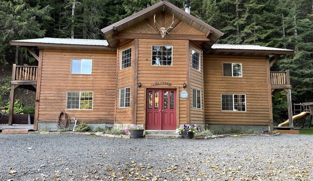 Cozy Cabin on the “Shadowy St Joe”