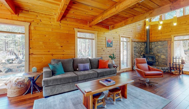 Cozy & colorful retreat with a deck, grill, wood stove, board games, W&D, & AC